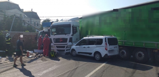 ACCIDENT rutier într-o localitate clujeană. Circulația este blocată FOTO/VIDEO